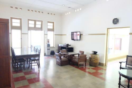 Hostal Ndalem Suratin Guesthouse