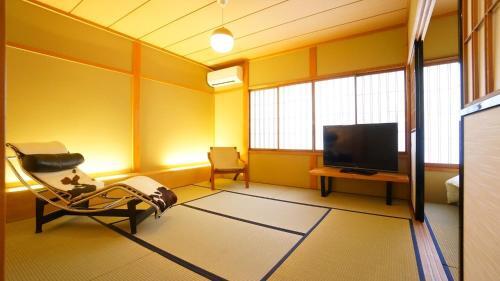 6-6-6 / Vacation Stay 61196