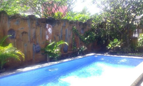Hotel Taxa Inn Kuta Raya