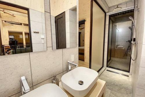 Torinosu ? Luxury 5-bedroom Chalet