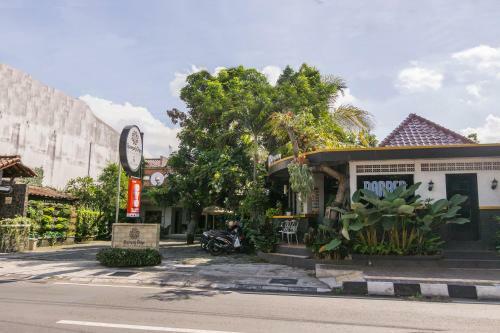 Hostal Roemah Oma Guesthouse