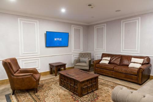 Hotel Makel Suites And Lounge