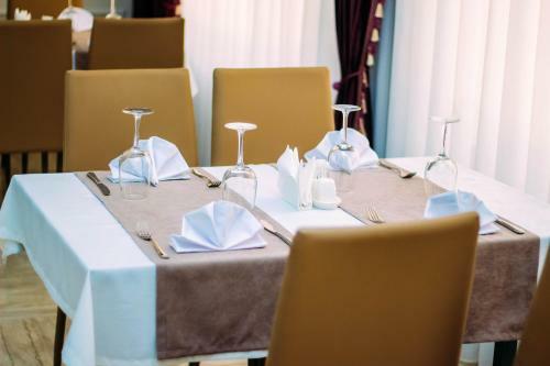 Osh Grand Hotel Chavo