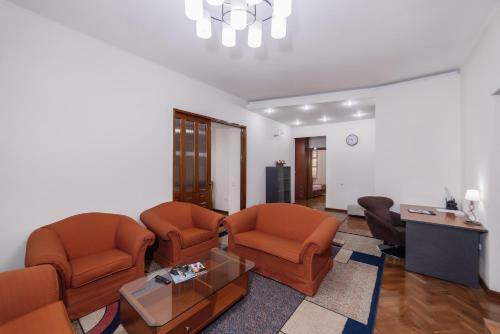 Apartment On Erkindik Boulevard