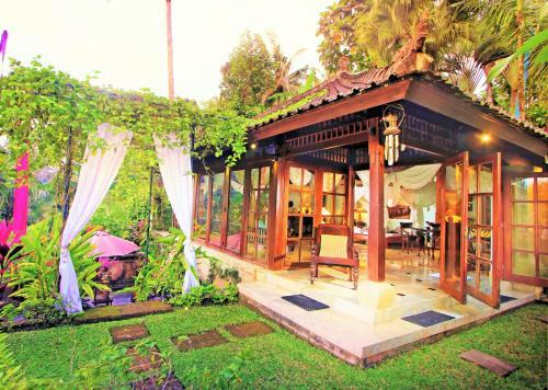 The Mahogany Villa