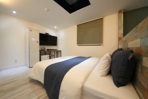 Two Nights Business Hotel