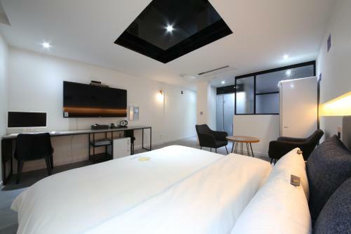 Two Nights Business Hotel