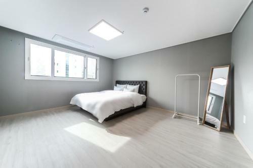 Seomyeon Brown-dot Hotel Gold