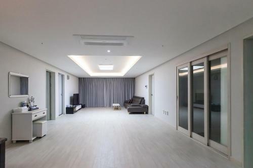 Seomyeon Brown-dot Hotel Gold