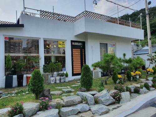 Hostal Mokpo Magic Lamp Guesthouse