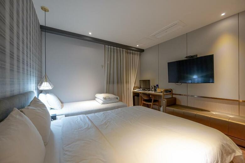 Hound Hotel Seomyeon-beomcheon