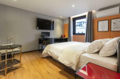 Brown Dot Hotel Centum