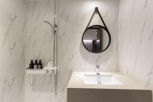 Brown Dot Hotel Centum