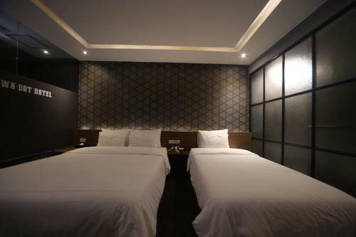 Beomil Brown Dot Hotel