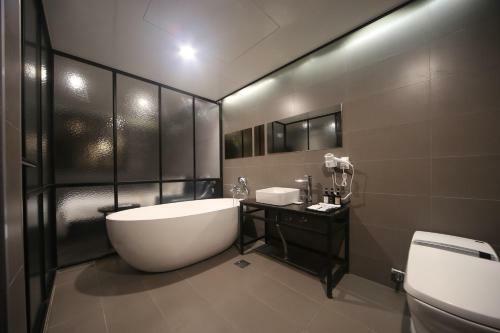 Beomil Brown Dot Hotel