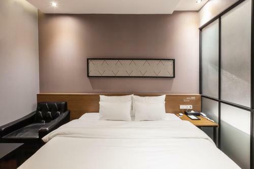 Beomil Brown Dot Hotel