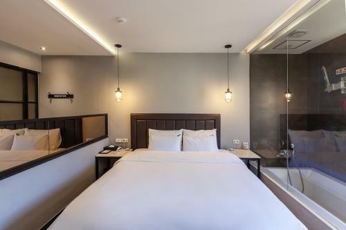 Beomil Brown Dot Hotel