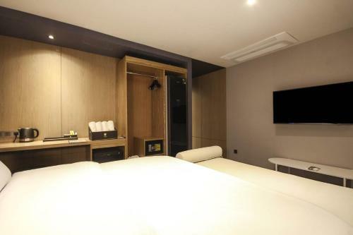The Van Hotel
