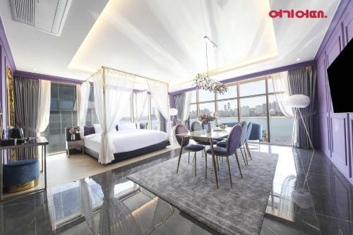 De Homme Hotel