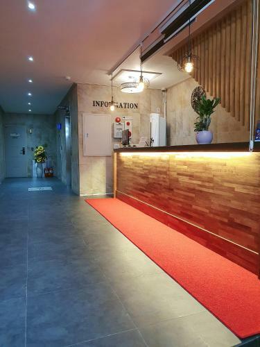 Peanut Hotel