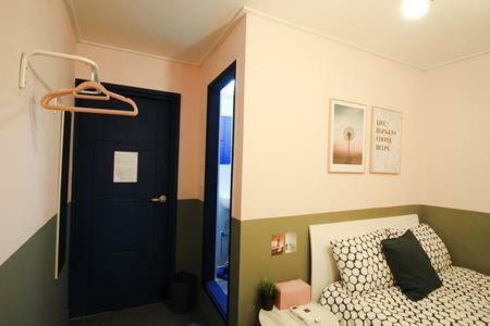 Hostal Mw House