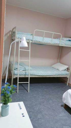 Hostal Mw House