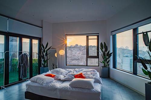 Glue Hotel