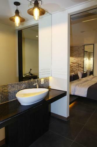 S& Hotel