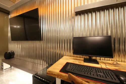 The J Hotel
