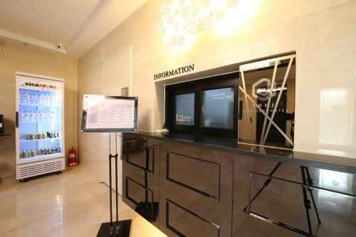 The J Hotel