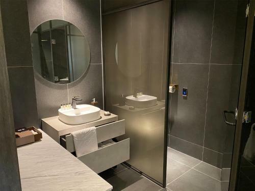 Luo Hotel