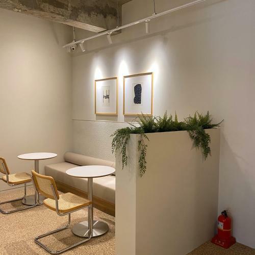 Seven Bricks Hotel