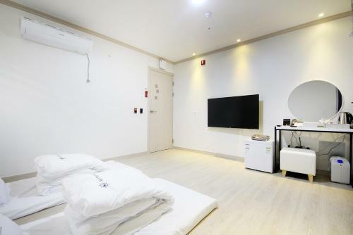 Mj Hotel
