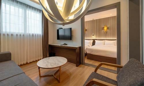 Stubborn Hotel
