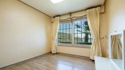 Yeosu Skypurple Pension