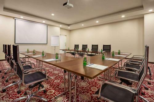 Hotel Ramada Encore Kuwait Downtown
