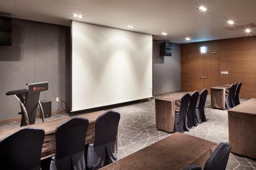Ramada Encore By Wyndham Gimpo Han River Hotel