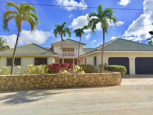 Hostal Addison Lee Cayman Villa