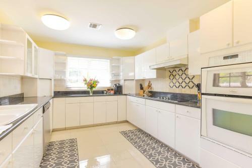 Hostal Addison Lee Cayman Villa