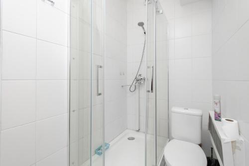 Comfortable Apartment In The Golden Square.
