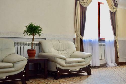 Hotel Dostar Inn