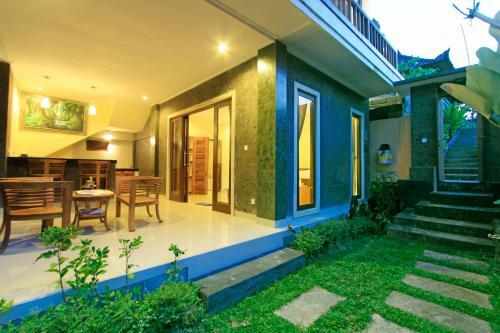 Villa Wates Sari