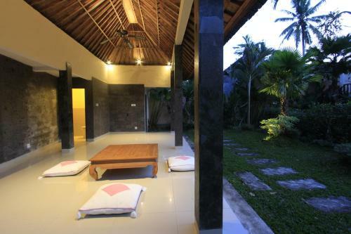 Villa Wates Sari