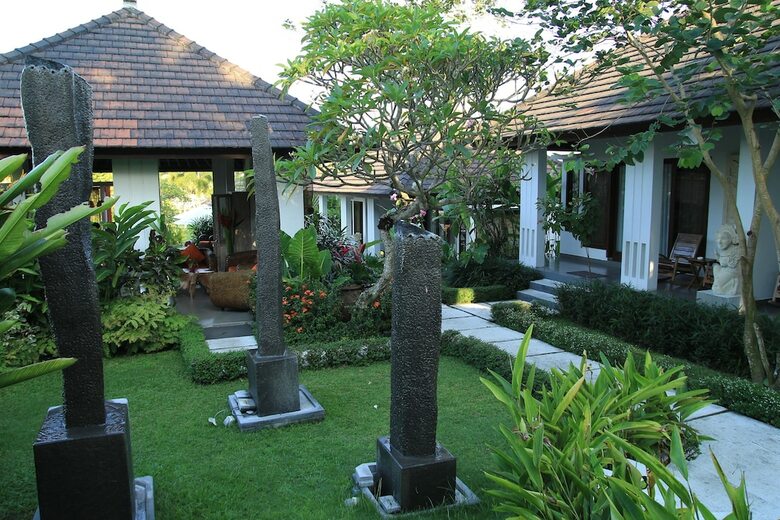 Hostal The Samara Villas & Restaurant