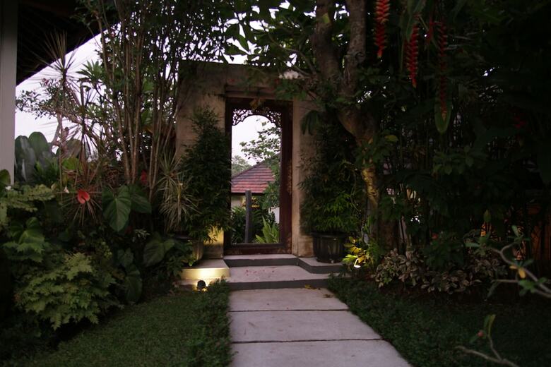 Hostal The Samara Villas & Restaurant