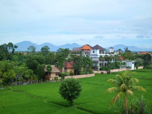 Hostal Nuriani Restaurant And Rooms
