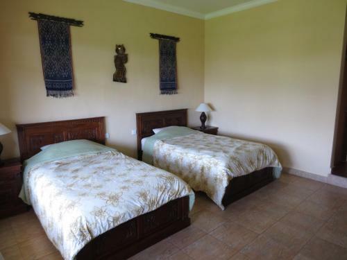Hostal Nuriani Restaurant And Rooms