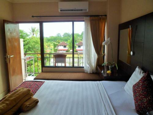 Hostal Nuriani Restaurant And Rooms