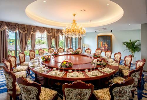 The Qube Hotel & Suite Vientiane