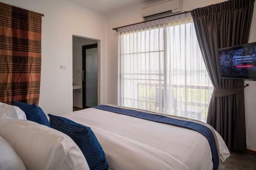 Hotel The Riviera Champasak